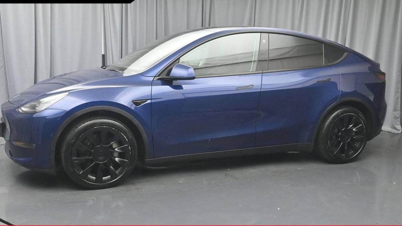 TESLA MODEL Y 2021 5YJYGAEE9MF200732 image